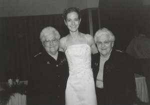 Veronica with Grandma Fran and Auntie Helen - 10-18-02